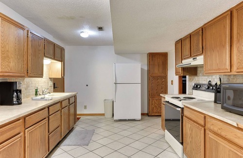 South Central Omaha Apartamento | Aksarben Two Bed, One Bath Duplex Suite