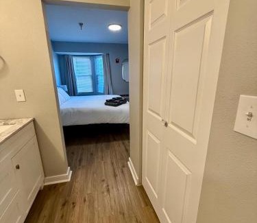 South Central Omaha Apartamento | Aksarben View One Bedroom