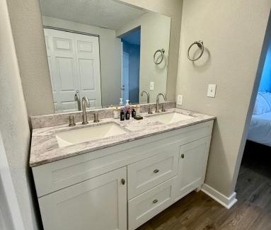 South Central Omaha Apartamento | Aksarben View One Bedroom