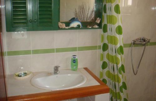 Maio Casa | Akwaba chambre double et salle de bain privative