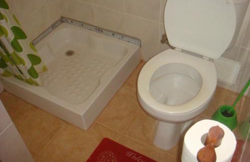 Maio Casa | Akwaba chambre double et salle de bain privative
