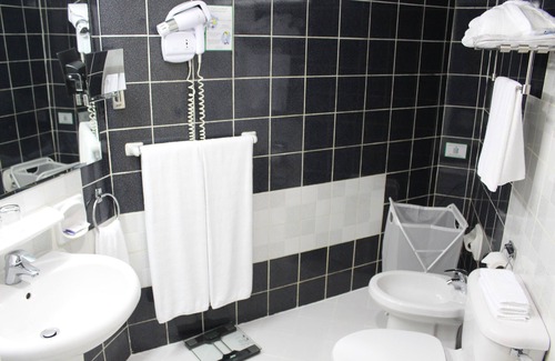 Al Zahiyah Hotel | Al Diar Dana Hotel