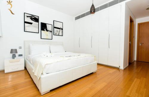 Al Raha Beach Apartamento | Al Raha Serenity - Spacious 2BR Getaway Near Yas Island & Al Raha Beach