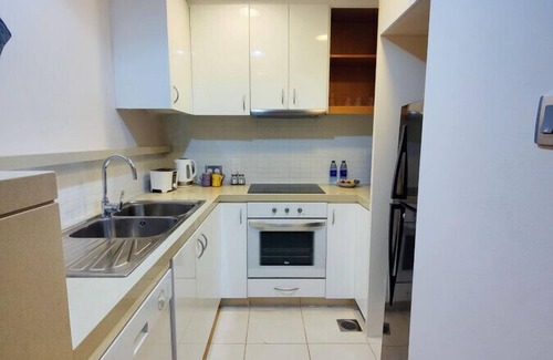 Al Raha Beach Apartamento | Al Rahbah 1B 207 · Modern 2BR Apartment - Beach Access