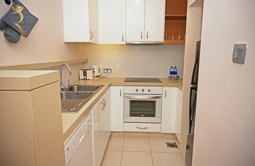 Al Raha Beach Apartamento | Al Rahbah 1B 207 · Modern 2BR Apartment - Beach Access