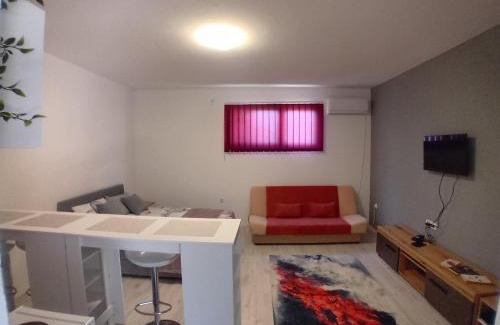 Inija Apartamento | AlejaPark Inđija