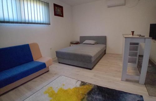Inija Apartamento | AlejaPark Inđija