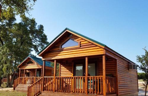 Pipe Creek Otro | Al's Hideaway Cabin and RV Space, LLC