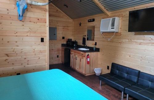 Pipe Creek Otro | Al's Hideaway Cabin and RV Space, LLC