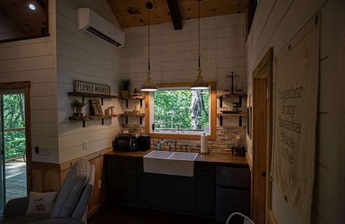 Dahlonega Cabina | Al's Nest: Secluded Treehouse Overlooking Creek