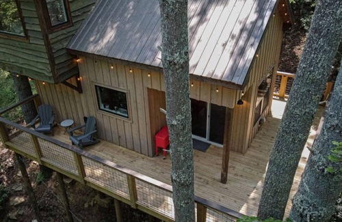 Dahlonega Cabina | Al's Nest: Secluded Treehouse Overlooking Creek