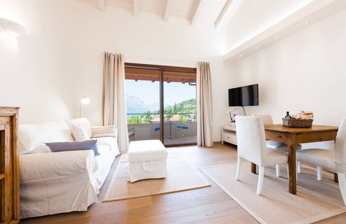 Malcesine Old Town Apartamento | Al vecchio frantoio in the center of town with beautiful lake views, near beach