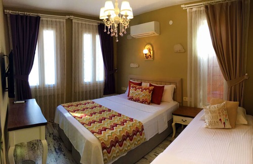 Hacımemis Hotel | Alaçatı Viola Hotel