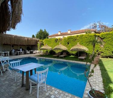 Tokoglu Hotel | ALAÇATI ROKA TAŞ BUTİK HOTEL