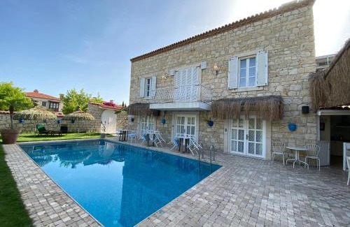 Tokoglu Hotel | ALAÇATI ROKA TAŞ BUTİK HOTEL