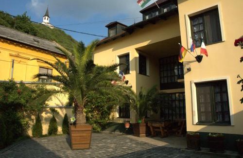 Esztergom Cama Y Desayuno | Alabárdos Panzió és Apartmanház