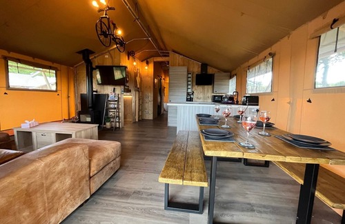 Tenby Alquiler De RV | Aladdin Safari Tent