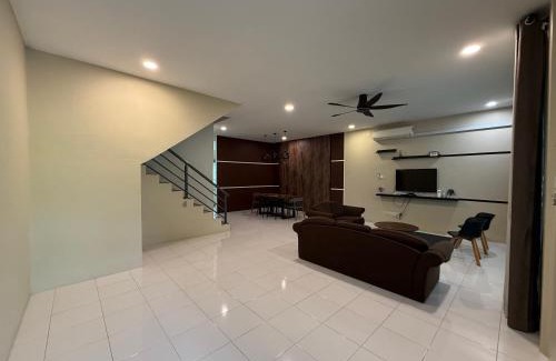 Kuching Casa | Alamanda Homestay Kuching by Mimpi B&B