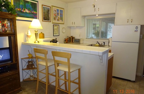 Alamo Cabaña | Alamo Guesthouse Private and Secluded. Country living next to the city life.