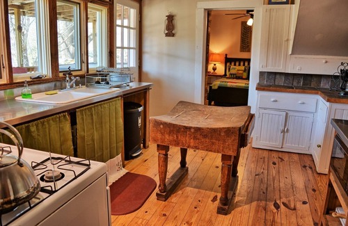 Foscoe Chalet De Esquí | Alamo River House-3 BR, 2 BA Alquiler frente al río con bañera de hidromasaje! Se consideran mascotas, fácil acceso, WIFI