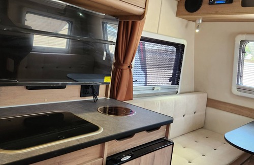 Al Ashkharah Alquiler De RV | AlAshkhara Caravans (BJNCO RVS)
