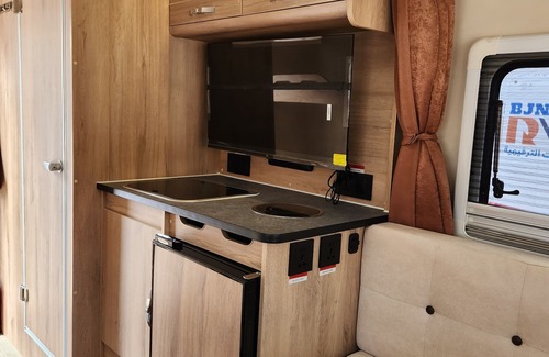 Al Ashkharah Alquiler De RV | AlAshkhara Caravans (BJNCO RVS)