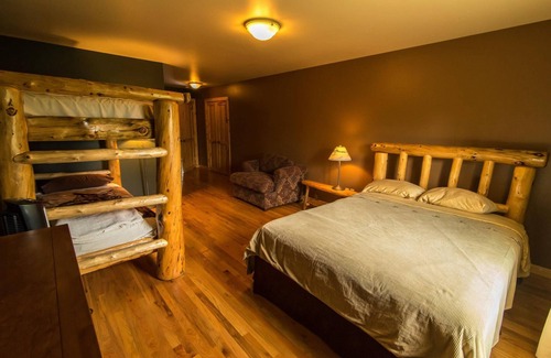 Funny River Cabina | Alaska Legends Kenai River Lodge ~ Perfecto para grupos grandes y reuniones