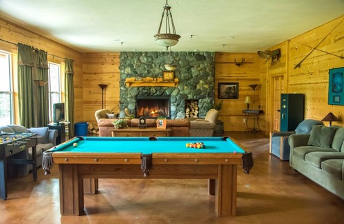 Funny River Cabina | Alaska Legends Kenai River Lodge ~ Perfecto para grupos grandes y reuniones