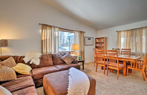 Wasilla Casa | Alaskan Adventure Hub Walk to Wasilla Lake!