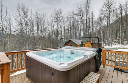 Eagle River Cabaña | Alaskan Mountain Gem With Private Hot Tub & Gym!
