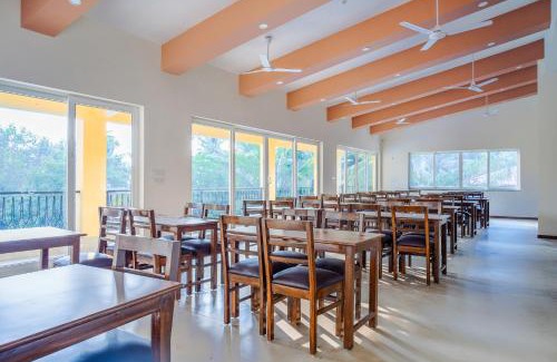 Candolim Apartamento | Alaya Stays 1 BHK with Balcony & Pool - Veera Marina
