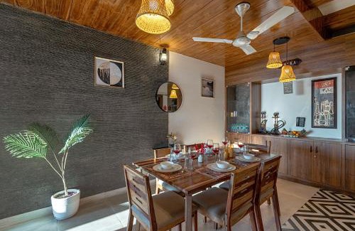 Mussoorie Villa | Alaya Stays Evara Serene 4 BHK Hill Retreat with Balcony, Fireplace & Scenic Views