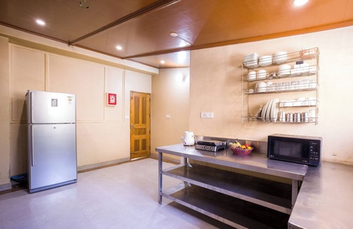 Shimla Hotel | Alaya Stays Luuma Luxury Villa - Hillside 5-BHK Villa Amidst Pines With Garden, Balcony & Lounge