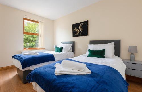 Preston Casa | Albert - 5 Bedrooms Sleeps 11 Parking Wi-Fi Contractors