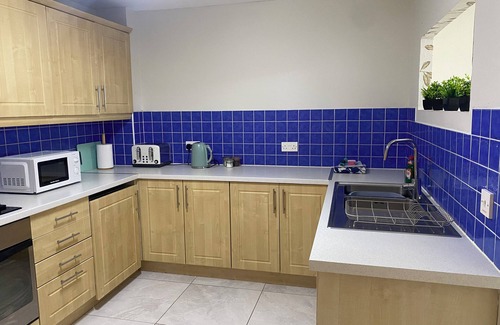 Cathedral Quarter Apartamento | Albert Clock/ Customs House Square. 2 Bed, Parking.