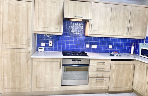 Cathedral Quarter Apartamento | Albert Clock/ Customs House Square. 2 Bed, Parking.