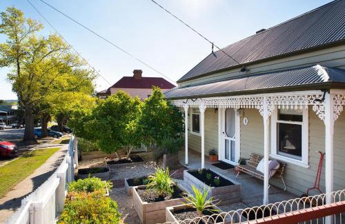 Daylesford Casa | Albert Cottage - charming miner's cottage in town