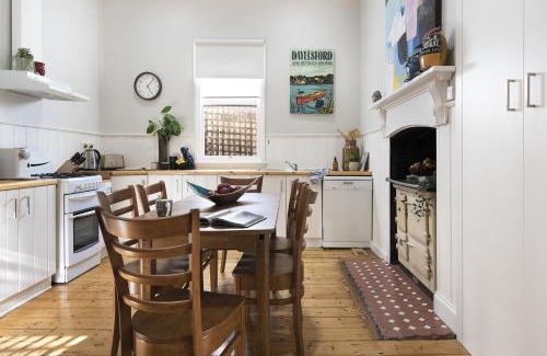 Daylesford Casa | Albert Cottage - charming miner's cottage in town