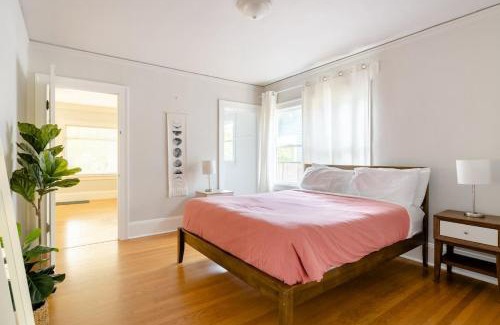King Casa | Alberta Arts Gem - 2BR - 2BA - Prime Location