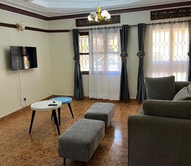 Central Kampala Cama Y Desayuno | Albertine Vacations Cottages