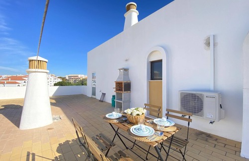 Areias de Sao Joao Apartamento | Albufeira Central 8 by Homing