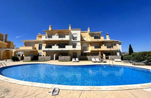 Pata de Baixo Apartamento | Albufeira Valley 2 With Pool by Homing