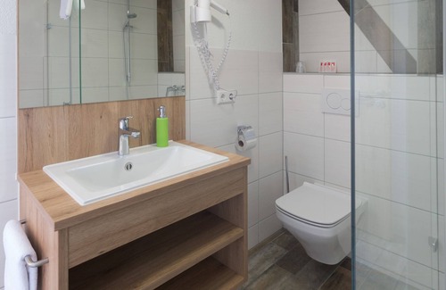 Fridingen an der Donau Apartamento | Albzimmer con ducha y WC