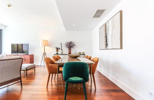 Santo Amaro Apartamento | Alcantara Lovely With Balcony 2 Bdr Apt with AC