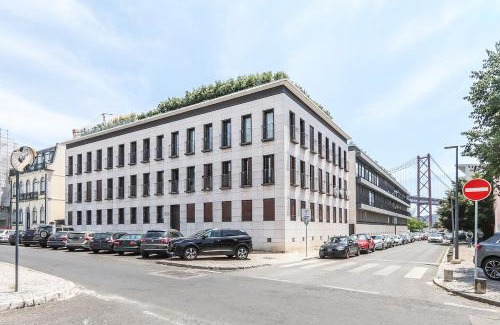 Santo Amaro Apartamento | Alcantara Lovely With Balcony 2 Bdr Apt with AC