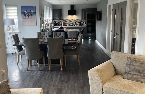Cromdale Casa | Alcantara- Modern Highland home with hot tub - sleeps 10