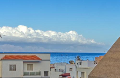 Alcala Apartamento | ALCAVISTA - garage, AC, fibre net, 350m to ocean, tv channels, sunsets and La Gomera view from balcony