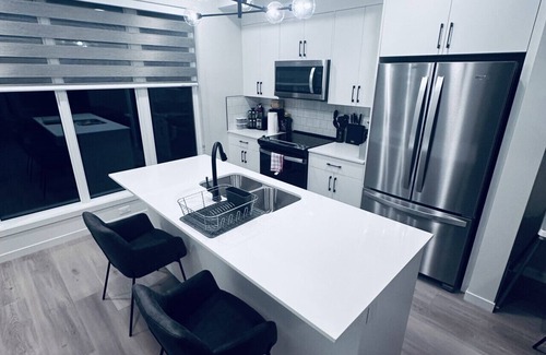 Southeast Edmonton Apartamento | Pool Table | Ping-Pong | Family and Pet Friendly