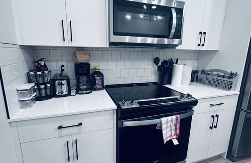 Southeast Edmonton Apartamento | Pool Table | Ping-Pong | Family and Pet Friendly