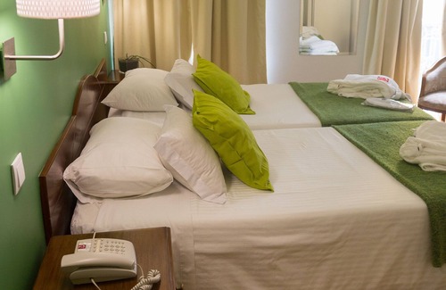 Ponta Delgada Hotel | Alcides